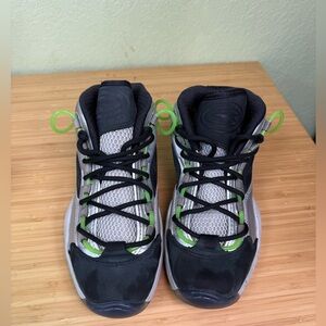 Reebok Question Mid Iverson Illumination's Minions Gru's Lab Men’s 7.5  FW7548